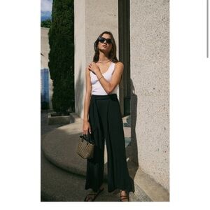 Z Supply Isla Knit Pucker Pant. Matching black cropped top shown in photo free.